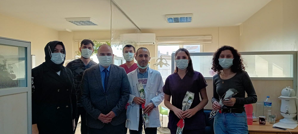Aksaray İl Sağlık Müdürü Uzm. Dr. Kerim YEŞİLDAĞ 22 Kasım Diş Hekimleri Günü Münasebetiyle kurumumuzu ziyaret ederek hekimlerimizin gününü kutladı